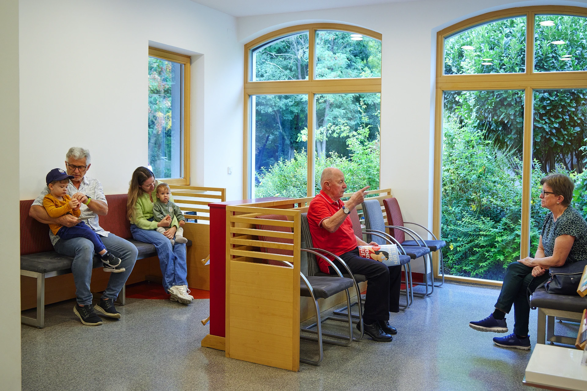 Wartebereich mit Patienten